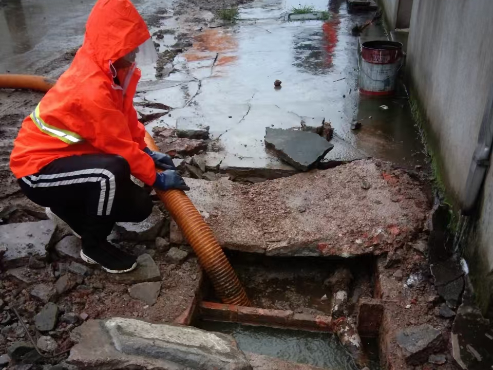 玉屏专业清理污水池 炜誉市政以规范流程守护城市 “肠道”